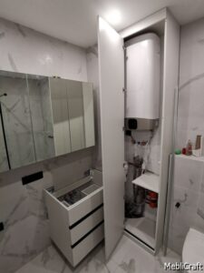 Розміщення в шафі бойлера і труб в санвузлі