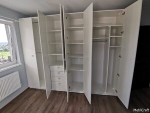 Місткі шафи для одягу і для зберігання речей