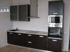 Кухня зі шпонованими фасадами кольору "Венге"