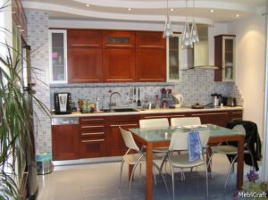 Пряма дерев'яна кухня кольору "Яблоня Локарно"