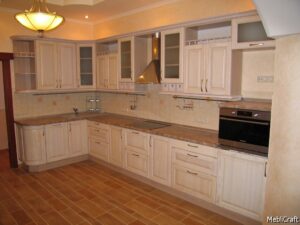 Дерев'яна ясенева кутова кухня в класичному стилі