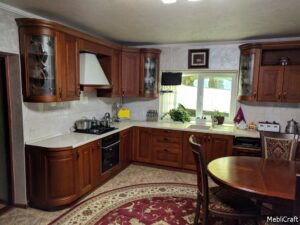 Дерев`яна ясенева кухня з витражами