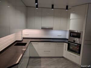 Кухня з кутом між суміжними стінами 120 градусів