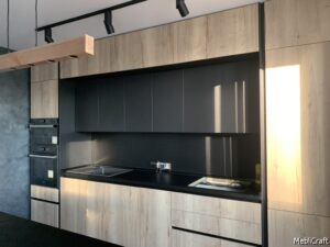 Кухня з вертикальним GOLA профілем