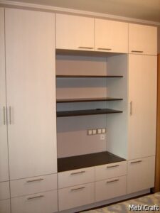 Проста практична шафа