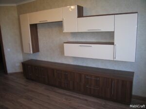 Меблева стінка бежево-коричневих тонах